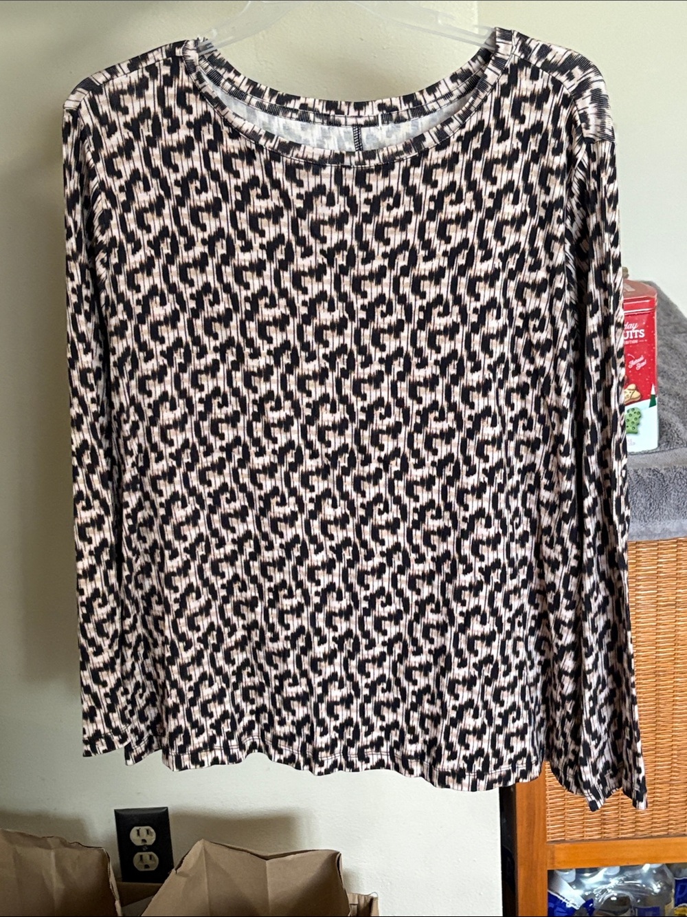 Long-Sleeve Printed Knit Top in Black and Cream